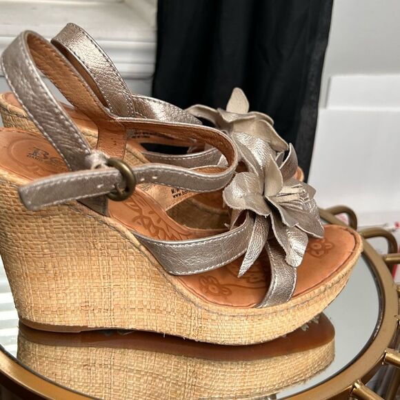 BORN Flower Wedges - Picture 3 of 5